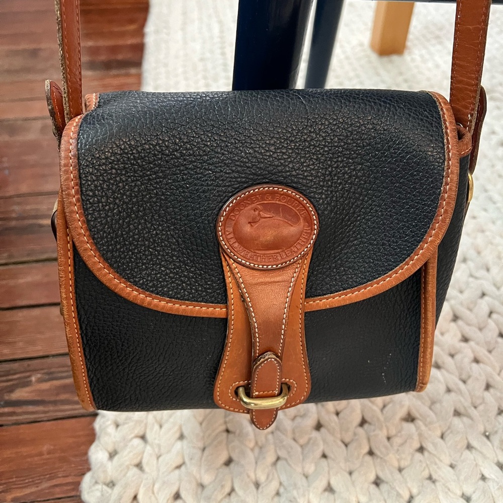 Dooney & Bourke VTG Essex Shoulder Bag Black Tan All Weather Leather USA Classic - Picture 3 of 6